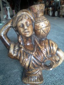 Antik Vazolu Kız Maketi