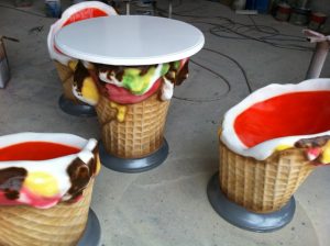 Dondurma Desenli Masa Ve Sandalyeler