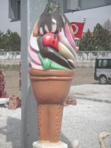 Dondurma Heykeli