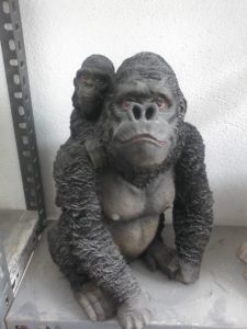Yavrulu Malezya Orangutanı Heykeli