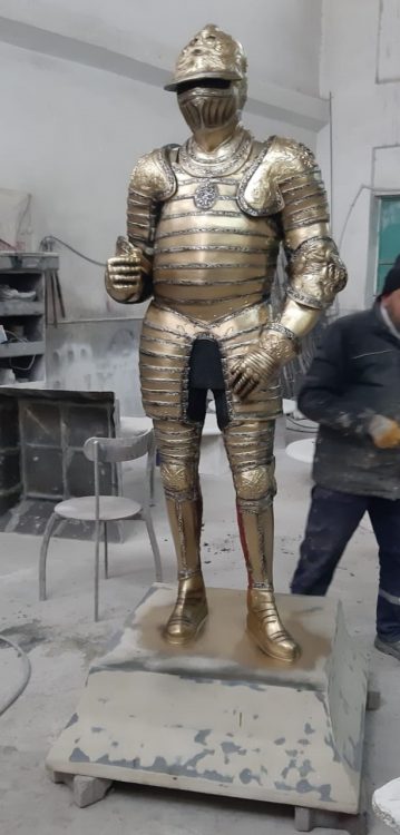 Metal Şövalye Heykeli