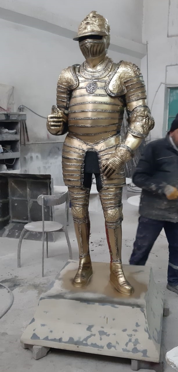 Metal Şövalye Heykeli